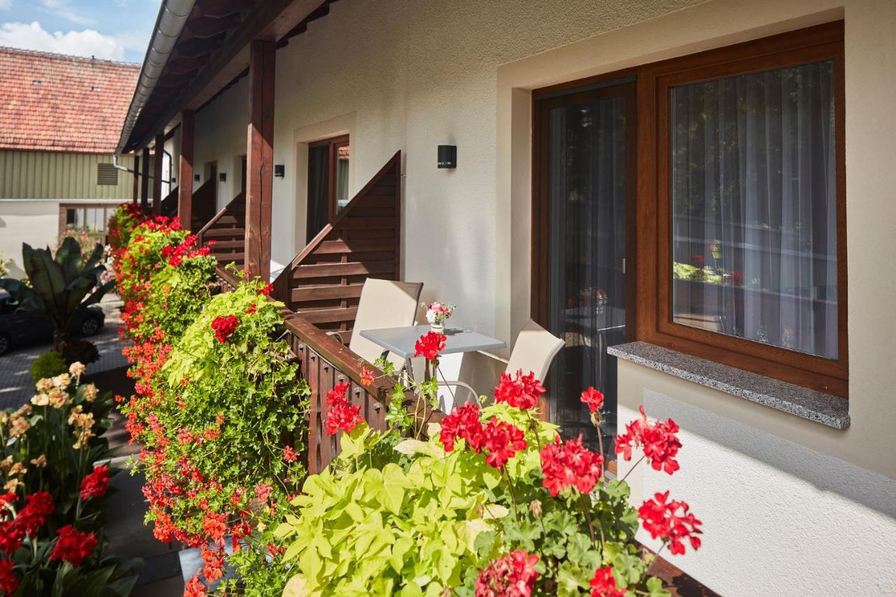 Hotel Garni Sonnenhof Reichenberg  Extérieur photo